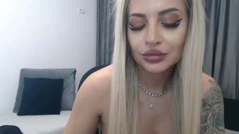 Snapshot of lovelyblondyxxx chatting on 03.11.25 PrAllinXXXa online show from 03.11.25