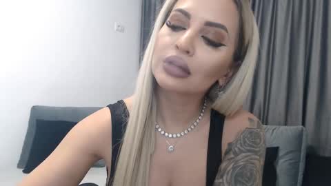 Snapshot of lovelyblondyxxx chatting on 03.11.25 PrAllinXXXa online show from 03.11.25