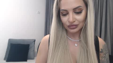 Snapshot of lovelyblondyxxx chatting on 03.12.25 PrAllinXXXa online show from 03.12.25