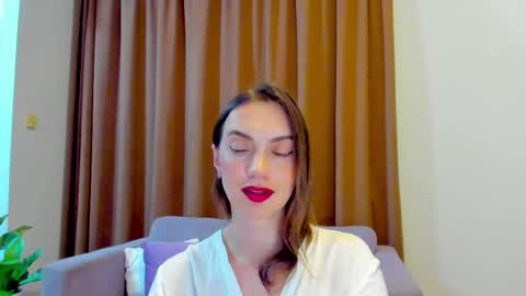 Mia online show from 10.20.25