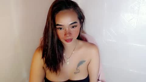 Snapshot of lovelykayleexx chatting on 02.08.25 ara online show from 02.08.25
