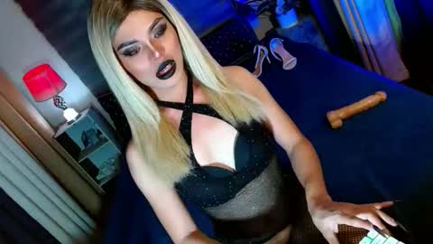 Snapshot of lovelymiss_shyna11 chatting on 09.26.25 lovelymiss_shyna11 online show from 09.26.25