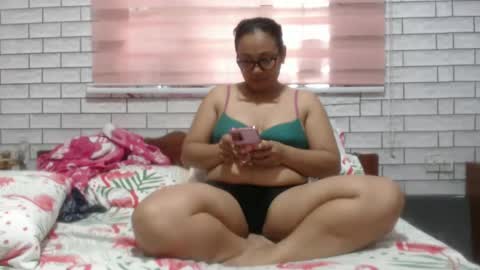 Snapshot of lovelyquey chatting on 03.07.25 Angelquey online show from 03.07.25