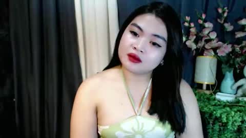 Snapshot of lovelyrhean chatting on 10.06.25 Rhean online show from 10.06.25