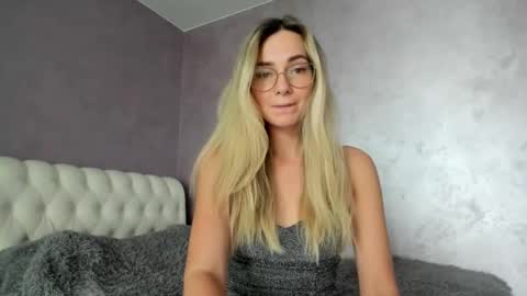 Snapshot of lovelyrose135 chatting on 10.11.25 Lovely Rose online show from 10.11.25