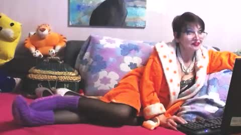 Snapshot of loveykiss77 chatting on 10.16.25 Anna online show from 10.16.25