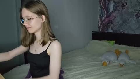 Snapshot of lowress chatting on 03.07.25 Karmell online show from 03.07.25