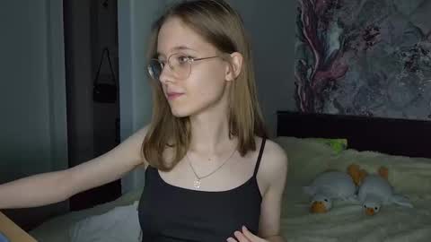 Snapshot of lowress chatting on 03.07.25 Karmell online show from 03.07.25