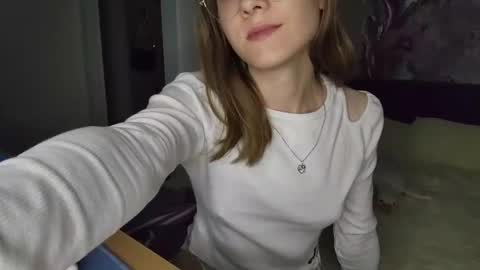 Snapshot of lowress chatting on 03.08.25 Karmell online show from 03.08.25