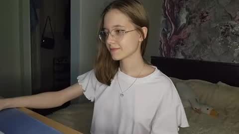 Snapshot of lowress chatting on 03.10.25 Karmell online show from 03.10.25