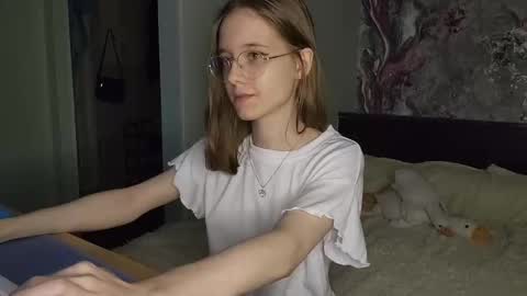 Snapshot of lowress chatting on 03.10.25 Karmell online show from 03.10.25