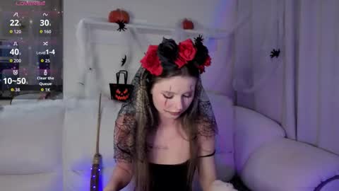 Snapshot of lua__19 chatting on 10.27.25 Lua online show from 10.27.25