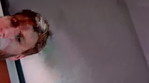 Snapshot of lucasb_87 chatting on 09.25.25 lucasb_87 online show from 09.25.25