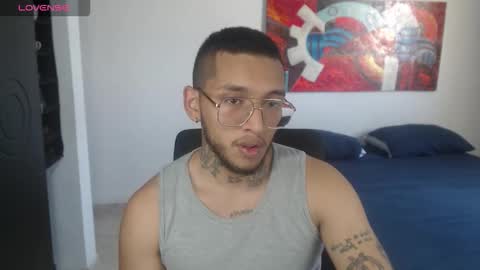 Snapshot of lucavanden chatting on 11.05.25 Luca Vanden online show from 11.05.25