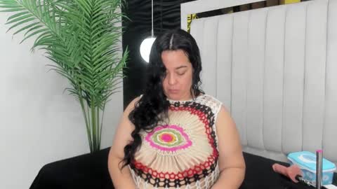 Lucia Vonne online show from 02.11.25