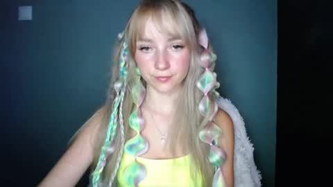 Snapshot of luciacam20 chatting on 09.12.25 Lucy online show from 09.12.25