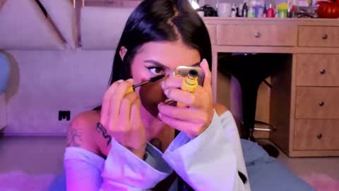 Snapshot of luciajhonnes chatting on 11.20.25 LuciaJhonnes online show from 11.20.25