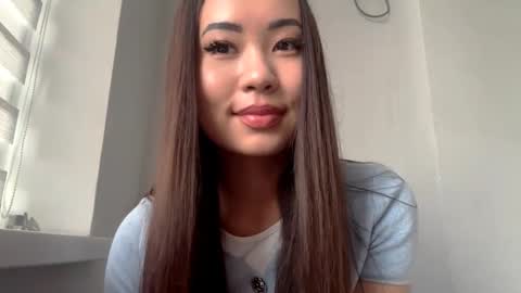 Snapshot of lucialostroh chatting on 09.22.25 Kira online show from 09.22.25