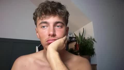 Snapshot of luciancrowe chatting on 09.16.25 Lucian online show from 09.16.25