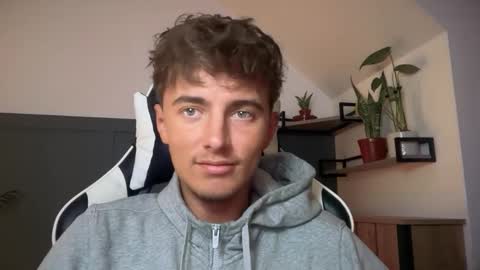 Snapshot of luciancrowe chatting on 09.22.25 Lucian online show from 09.22.25