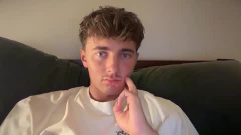 Snapshot of luciancrowe chatting on 10.01.25 Lucian online show from 10.01.25