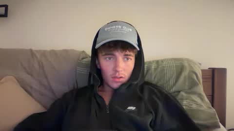 Snapshot of luciancrowe chatting on 11.03.25 Lucian online show from 11.03.25