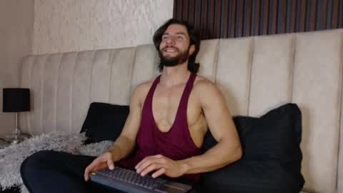 Snapshot of luciano_ferrer chatting on 09.08.25 Luciano online show from 09.08.25