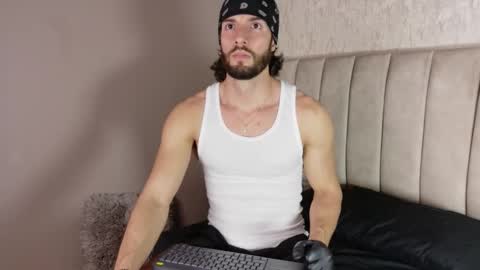 Snapshot of luciano_ferrer chatting on 09.28.25 Luciano online show from 09.28.25