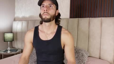 Snapshot of luciano_ferrer chatting on 10.18.25 Luciano online show from 10.18.25