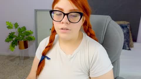 Snapshot of lucie_nicolls chatting on 12.21.24 Lucie   online show from 12.21.24