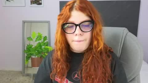 Snapshot of lucie_nicolls chatting on 01.07.25 Lucie   online show from 01.07.25