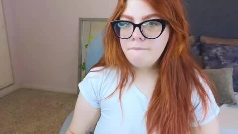 Snapshot of lucie_nicolls chatting on 01.12.25 Lucie   online show from 01.12.25