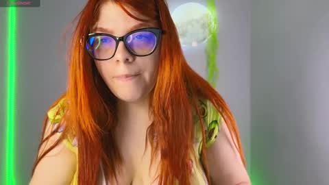 Snapshot of lucie_nicolls chatting on 02.10.25 Lucie   online show from 02.10.25