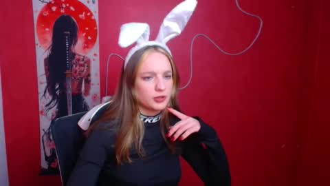 Snapshot of lucieamour_ chatting on 11.17.25 Lucie online show from 11.17.25
