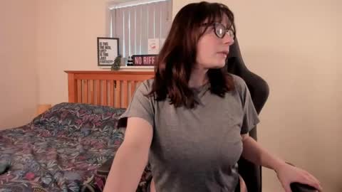 Snapshot of luciewintersuk chatting on 01.24.25 Lucie Winters online show from 01.24.25