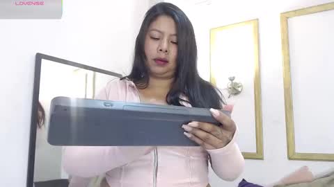 Snapshot of lucigh_ chatting on 10.06.25 Luci online show from 10.06.25