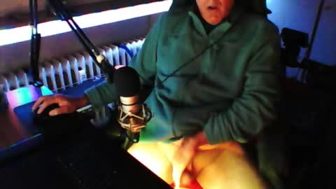 Snapshot of luckyfreak1 chatting on 10.10.25 call me Stefan online show from 10.10.25