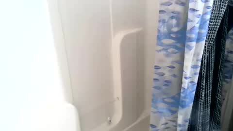 Snapshot of luckyguymf chatting on 11.09.25 justmike online show from 11.09.25