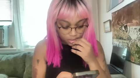 Snapshot of luckylaci777 chatting on 10.01.25 luckylaci777 online show from 10.01.25