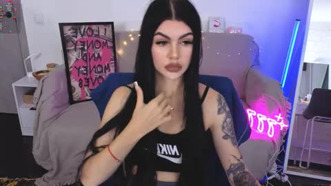 Snapshot of luckyrebel_ chatting on 10.16.25 Monika online show from 10.16.25