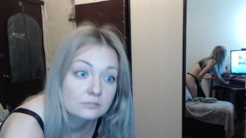 Snapshot of luckyshotgirl chatting on 12.11.24 LuckyShot online show from 12.11.24