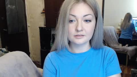 Snapshot of luckyshotgirl chatting on 12.21.24 LuckyShot online show from 12.21.24