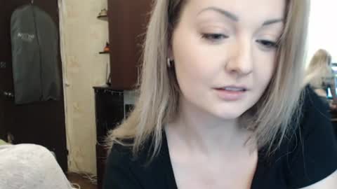 Snapshot of luckyshotgirl chatting on 02.04.25 LuckyShot online show from 02.04.25
