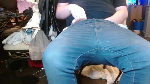 Snapshot of luckythepuppy chatting on 12.04.25 luckythepuppy online show from 12.04.25