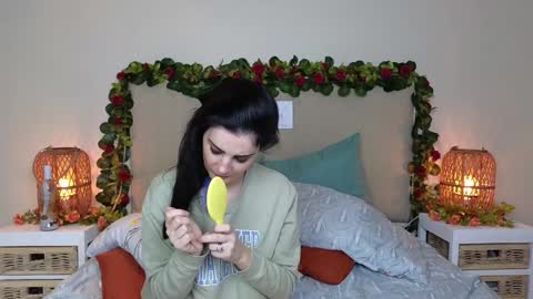 Snapshot of lucy1990xxx chatting on 01.13.25 Lucy online show from 01.13.25
