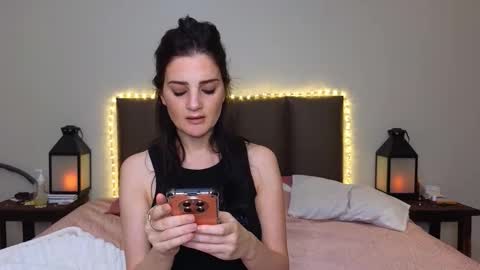Snapshot of lucy1990xxx chatting on 10.19.25 Lucy online show from 10.19.25