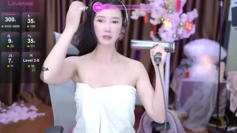 Snapshot of lucy__bb chatting on 02.04.25 Lucy online show from 02.04.25