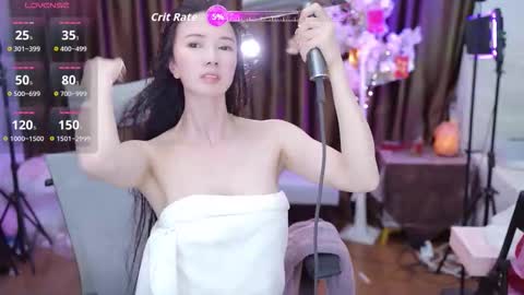 Snapshot of lucy__bb chatting on 10.15.25 Lucy online show from 10.15.25