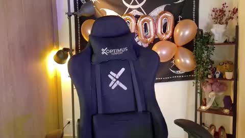 Snapshot of lucy_meoww chatting on 02.14.25 lucy meoww online show from 02.14.25