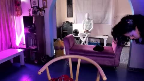 Snapshot of lucyklumm chatting on 09.17.25 MALAMOR online show from 09.17.25